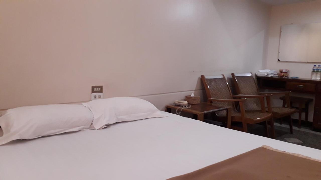 Taim Phyu Hotel Mandalay Bagian luar foto