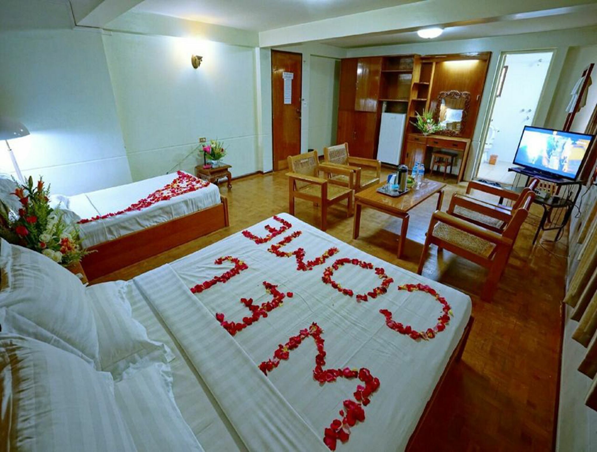 Taim Phyu Hotel Mandalay Bagian luar foto